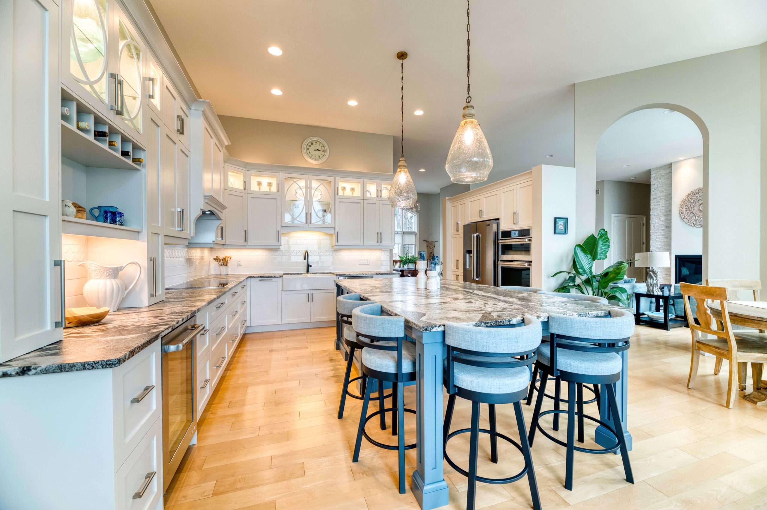  Kitchen & Dining